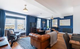 Shorefront Apartment - Sea View With 3 Bedrooms